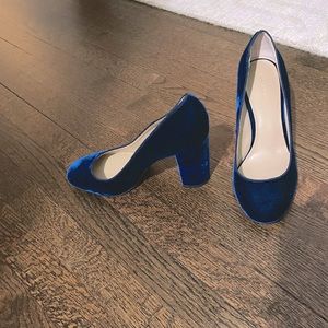 Ann Taylor Blue velvet shoes size 10 Emeline